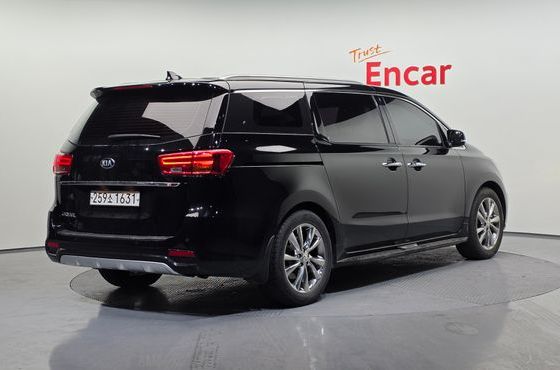 Kia Carnival Gasoline 9-Seater Prestige — пробег 71 420 км — фото 2 из 5