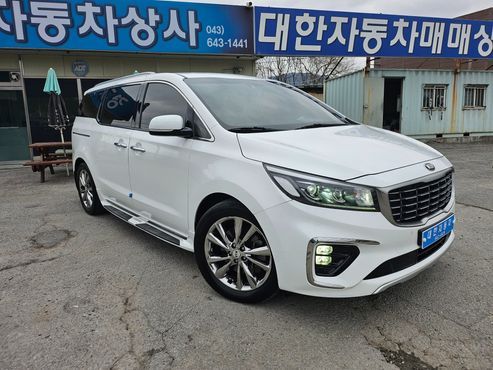 Kia Carnival 7-Seater Limousine VIP — пробег 132 000 км — фото 2 из 5