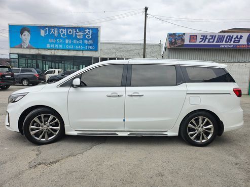 Kia Carnival 7-Seater Limousine VIP — пробег 132 000 км — фото 5 из 5