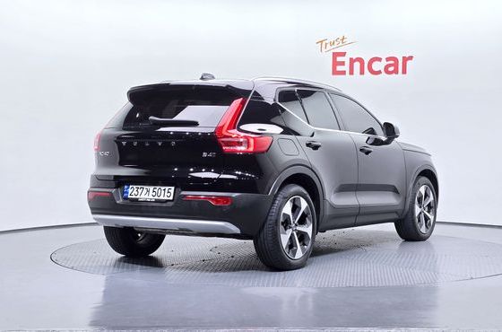 Volvo XC40 B4 Ultimate Bright — пробег 24 769 км — фото 2 из 5