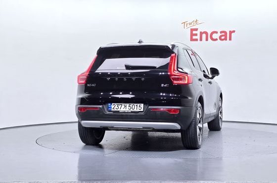 Volvo XC40 B4 Ultimate Bright — пробег 24 769 км — фото 4 из 5