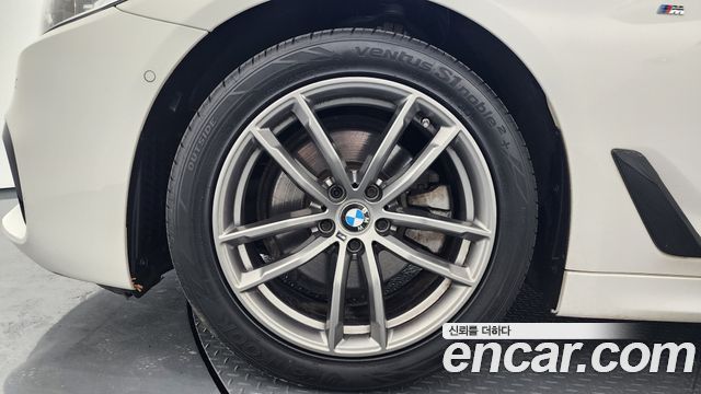 BMW 5-Series 520d xDrive M Sport Package Plus — пробег 106 220 км — фото 5 из 5
