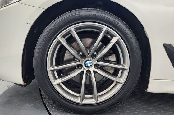 BMW 5-Series 520d xDrive M Sport Package Plus — пробег 106 220 км — фото 5 из 5