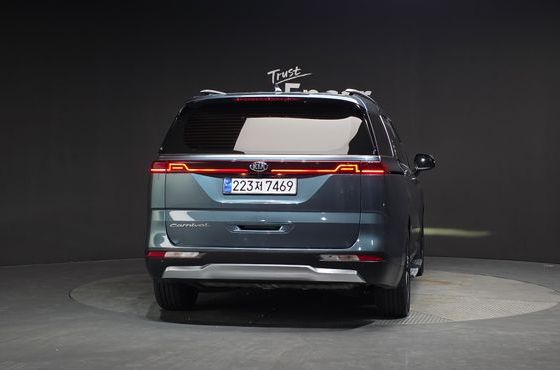 Kia Carnival 9-Seater Signature — пробег 105 052 км — фото 4 из 5