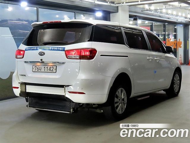 Kia Carnival 6-seater Wheelchair lift — пробег 183 236 км — фото 2 из 5