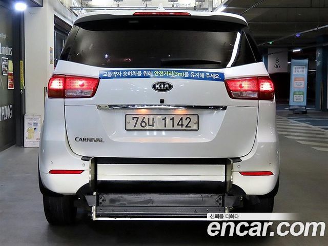 Kia Carnival 6-seater Wheelchair lift — пробег 183 236 км — фото 4 из 5