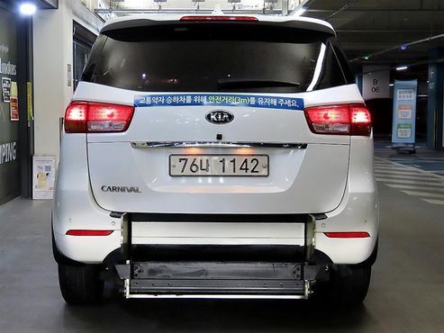 Kia Carnival 6-seater Wheelchair lift — пробег 183 236 км — фото 4 из 5