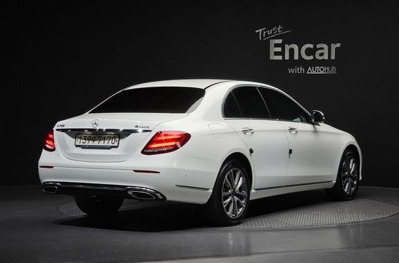Mercedes-Benz E-Class E300 4MATIC Exclusive — пробег 68 900 км — фото 2 из 5