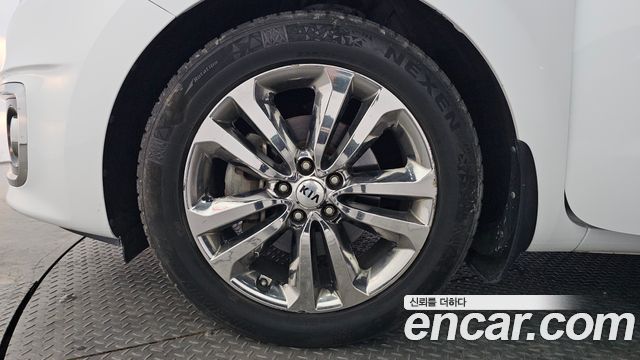 Kia Carnival 9-seater Luxury — пробег 175 580 км — фото 5 из 5