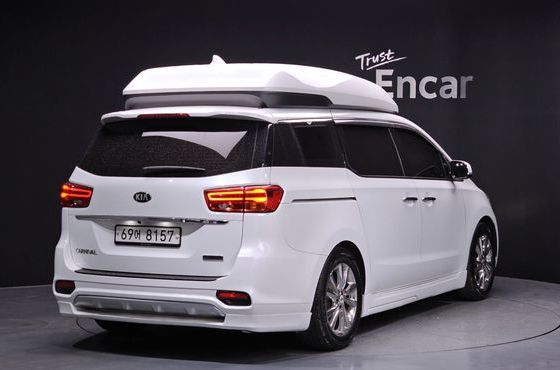 Kia Carnival 9-Seater Hi-Limousine Noblesse Special — пробег 80 342 км — фото 2 из 5
