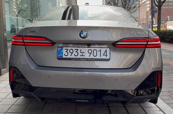 BMW 5-Series 530i xDrive M Sport — пробег 1 200 км — фото 2 из 5