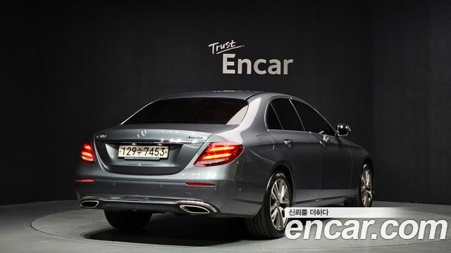 Mercedes-Benz E-Class E300 4MATIC Avnatgarde — пробег 90 702 км — фото 2 из 5