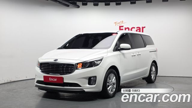 Kia Carnival 11-seater Deluxe — пробег 67 688 км — фото 1 из 5