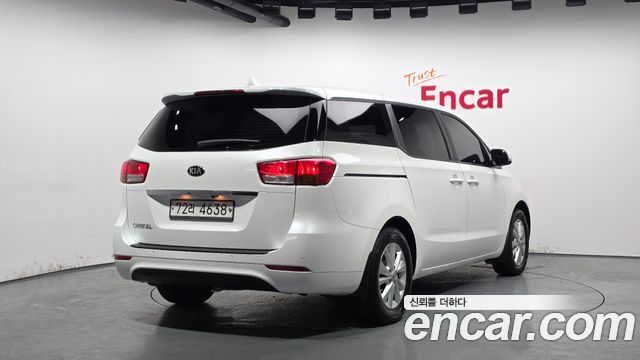 Kia Carnival 11-seater Deluxe — пробег 67 688 км — фото 2 из 5