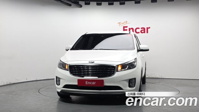 Kia Carnival 11-seater Deluxe — пробег 67 688 км — фото 3 из 5