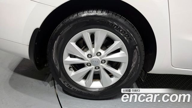 Kia Carnival 11-seater Deluxe — пробег 67 688 км — фото 5 из 5