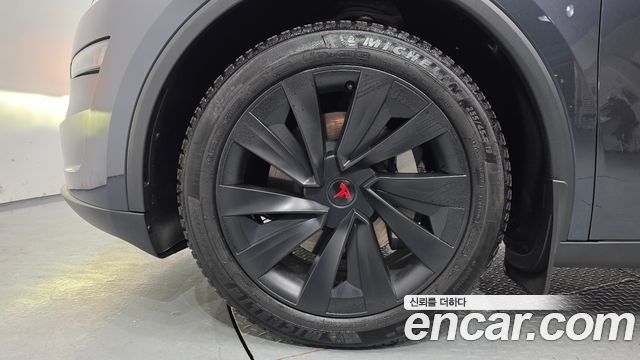 Tesla Model Y Long Range AWD — пробег 22 814 км — фото 5 из 5