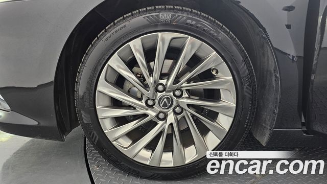 Lexus ES Luxury Plus — пробег 110 764 км — фото 5 из 5