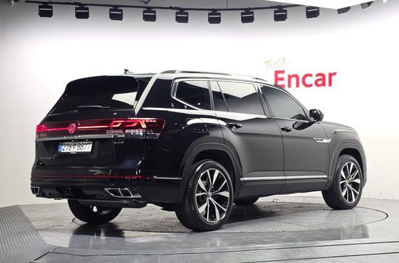 Volkswagen Atlas 2.0 TSI R-LINE 6-Seater — пробег 16 542 км — фото 2 из 5