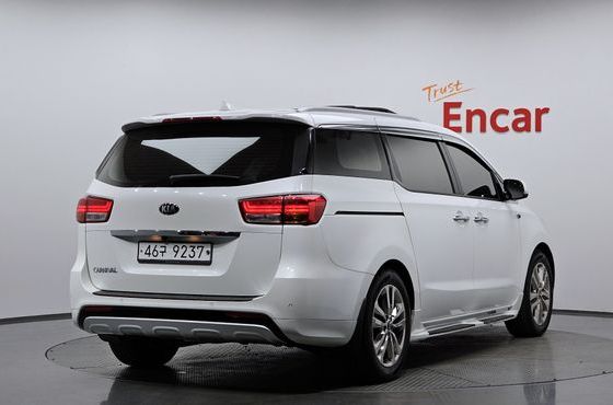 Kia Carnival 9-seater Prestige — пробег 105 829 км — фото 2 из 5