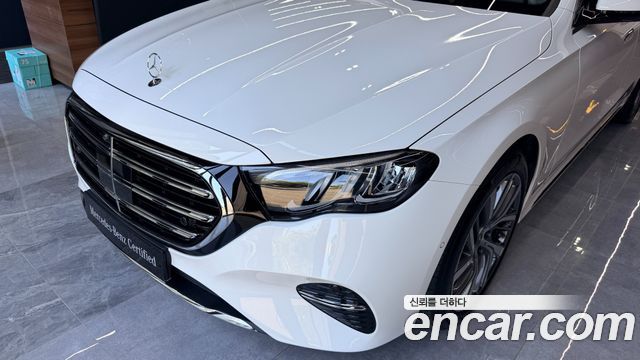 Mercedes-Benz E-Class E220d 4MATIC Exclusive — пробег 18 100 км — фото 3 из 5
