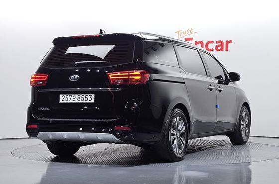 Kia Carnival 9-Seater Luxury — пробег 100 715 км — фото 2 из 5