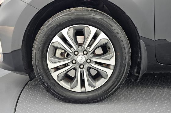 Kia Carnival 9-Seater Luxury — пробег 100 715 км — фото 5 из 5