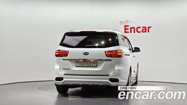 Kia Carnival из Кореи Encar