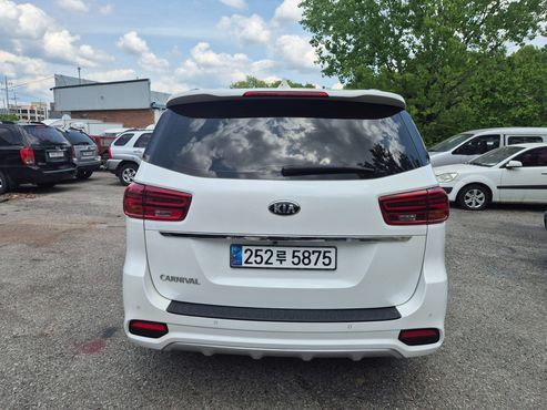 Kia Carnival 9-Seater Prstige — пробег 157 930 км — фото 4 из 5