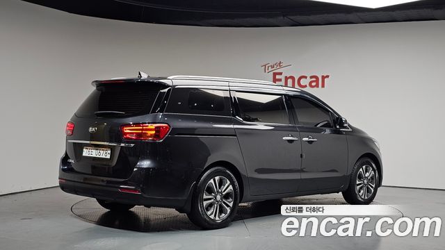 Kia Carnival 11-Seater Prestige — пробег 123 860 км — фото 2 из 5