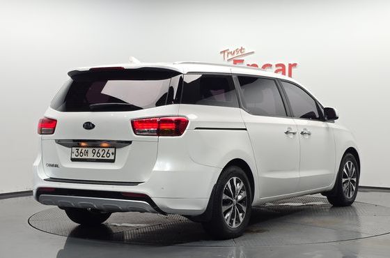 Kia Carnival 9-seater Luxury — пробег 88 921 км — фото 2 из 5