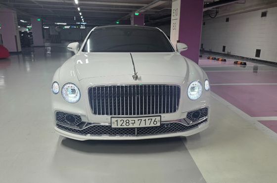 Bentley Flying Spur 4.0 — пробег 28 464 км — фото 1 из 5