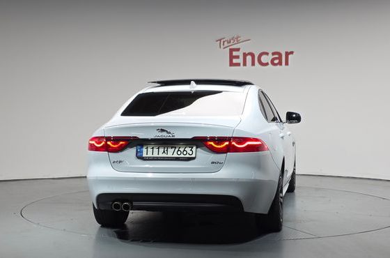 Jaguar XF 20d Chequered Flag Edition — пробег 126 012 км — фото 4 из 5