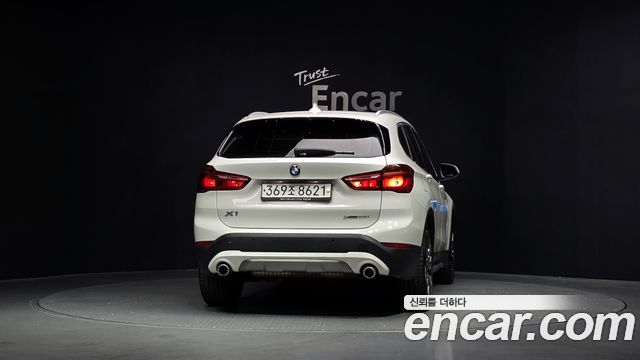 BMW X1 xDrive 20i xLine — пробег 92 328 км — фото 4 из 5