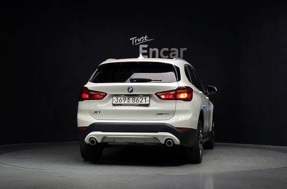 BMW X1 xDrive 20i xLine — пробег 92 328 км — фото 4 из 5