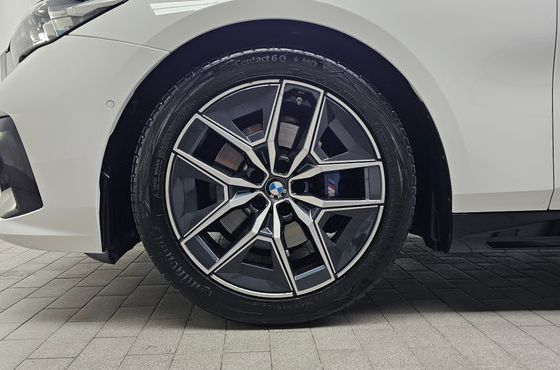 BMW 5-Series 520i M Sport — пробег 17 905 км — фото 5 из 5