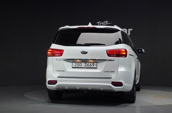 Kia Carnival 7-Seater Limousine VIP — пробег 119 518 км — фото 4 из 5