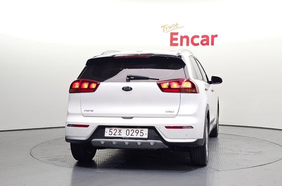 Kia Niro Luxury — пробег 145 538 км — фото 4 из 5