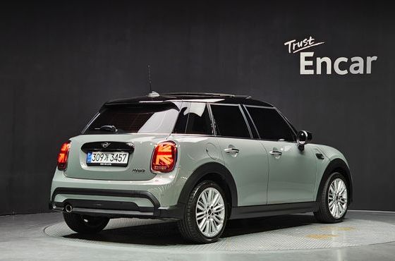 Mini Cooper 5-Door Classic Plus 3rd — пробег 42 814 км — фото 2 из 5