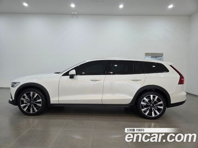 Volvo V60 B5 Ultra AWD — пробег 1 802 км — фото 5 из 5