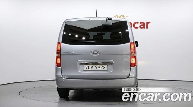 Hyundai Starex 12-Seater Wagon Smart — пробег 16 005 км — фото 4 из 5