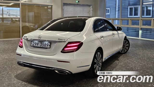 Mercedes-Benz E-Class E400 4MATIC Exclusive — пробег 73 700 км — фото 2 из 5