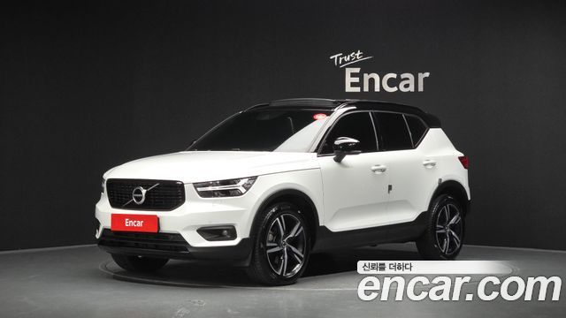 Volvo XC40 T4 R-Design — пробег 33 018 км — фото 1 из 5