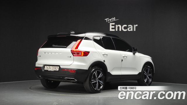 Volvo XC40 T4 R-Design — пробег 33 018 км — фото 2 из 5