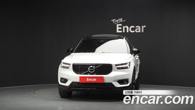 Volvo XC40 T4 R-Design — пробег 33 018 км — фото 3 из 5