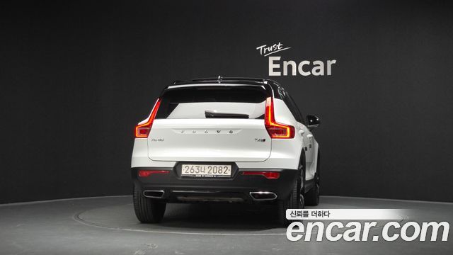 Volvo XC40 T4 R-Design — пробег 33 018 км — фото 4 из 5