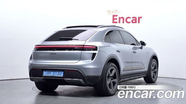 Porsche Macan Turbo — пробег 16 401 км — фото 2 из 5