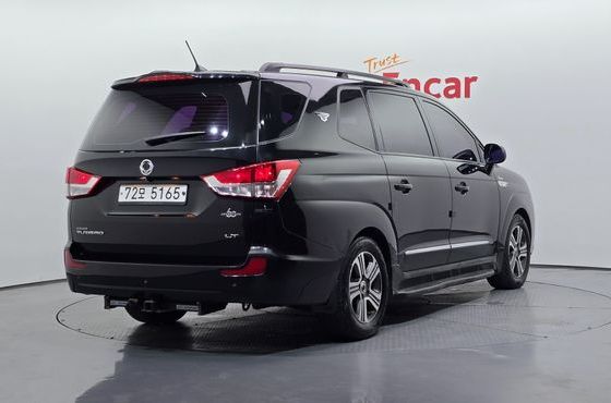 Ssangyong KORANDO 4WD 11-Seater Adventure 60th Edition — пробег 147 331 км — фото 2 из 5