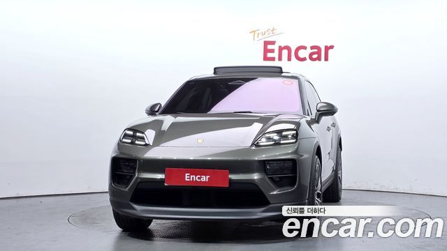 Porsche Macan Base 4 — пробег 3 727 км — фото 3 из 5