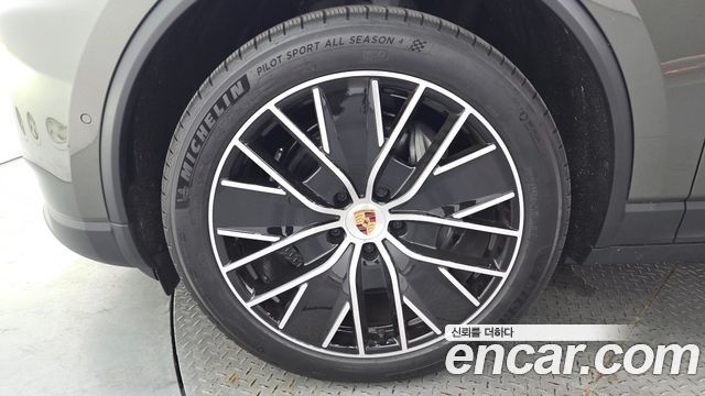 Porsche Macan Base 4 — пробег 3 727 км — фото 5 из 5